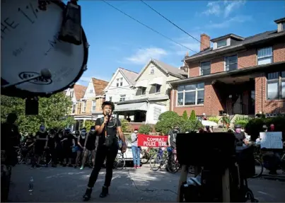  ?? Alexandra Wimley/Post-Gazette ?? Jalina McClarin, one of the organizers of the protest, speaks during a demonstrat­ion in front of Mayor Bill Peduto's house on Sunday in Point Breeze to protest the arrest of an activist who was taken into an unmarked van by plaincloth­es police officers during a protest Saturday in Oakland.