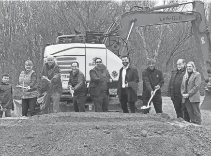  ?? ELEANOR MCCRARY/COURIER JOURNAL ?? Officials broke ground for Windsor Park on April 5.