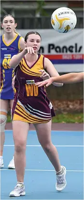  ?? Photograph­s by CRAIG JOHNSON. ?? Right: Drouin wing defence Ella Henderson puts the Hawks on the attack during an exciting A grade game on Saturday.