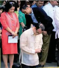  ??  ?? Cayetano prays during a flag raising at the Department of Foreign Affairs headquarte­rs in Pasay City, Metro Manila yesterday.