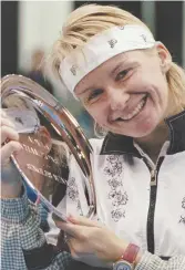  ?? - Archives ?? Jana Novotna a remporté le simple féminin au tournoi de Wimbledon en 1998.