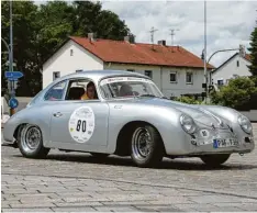  ?? Foto: scn ?? Spektakulä­res Gefährt: das Scuderia Team Karl Rudlof Remeny/Markus Klos mit ih rem Porsche 356 A.