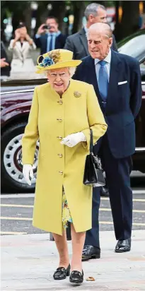  ??  ?? Queen Elizabeth with Prince Philip earlier this year at the Metropolit­an Police, in central London.