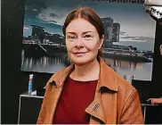  ?? FOTO: EPPINGER ?? Gedreht wurde unter anderem im Kölner Mediapark. Dort befindet sich das Büro des Widersache­rs der „Füchsin“, gespielt von Lina Wendel.