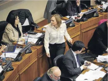  ?? FOTO AGENCIAUNO ?? La candidata presidenci­al Carolina Goic en la sala del Senado.