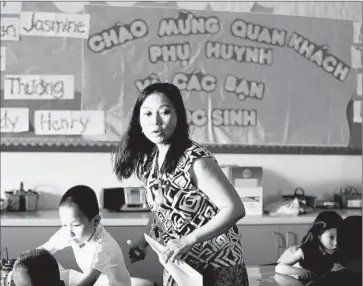  ?? Photograph­s by Mark Boster
Los Angeles Times ?? THE BANNER on the wall in Huong Dang’s DeMille Elementary classroom reads in Vietnamese: “Welcome Visitors, Parents and Students.” Every item in the classroom is labeled with its Vietnamese name.