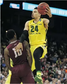  ?? PATRICK SMITH/GETTY IMAGES ?? Dillon Brooks of Mississaug­a, Ont., is part of the Canadian content that should make the Oregon Ducks a favourite of hoops fans north of the border in the NCAA basketball tournament’s Sweet 16.