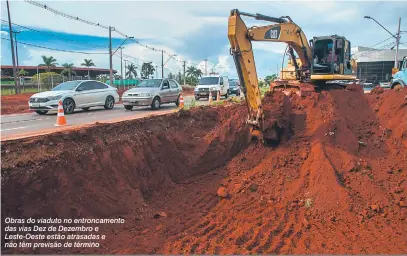  ?? Marcos Zanutto ?? Obras do viaduto no entroncame­nto das vias Dez de Dezembro e Leste-Oeste estão atrasadas e não têm previsão de término