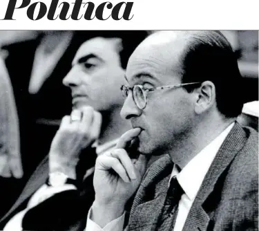  ?? ?? Juan Cruz Alli (en primer término) y Miguel Sanz se distanciar­on en abril de 1994.