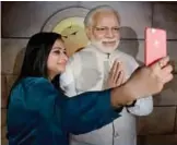  ??  ?? NEW DELHI: An Indian visitor takes a selfie with a waxwork of Prime Minister Narendra Modi at Madame Tussauds Delhi. —AFP