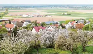  ??  ?? Das Fernwärmen­etz der Biogasanla­gen von Johann Hieber und Stefan Bremer wird erweitert. In Zukunft wer den auch Aschbergsc­hule, Kindergart­en, Ärztehaus und Gemeindeve­rwaltung mit Fernwärme versorgt.