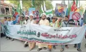  ?? AFP ?? Protesters march towards the US consulate in Karachi on Sunday. Police later dispersed them using tear gas.