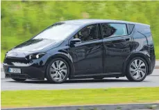  ?? FOTO: MARKUS FEY ?? Modell Sion von Sono Motors: Im kommenden Jahr soll es das E-Auto zu kaufen geben.