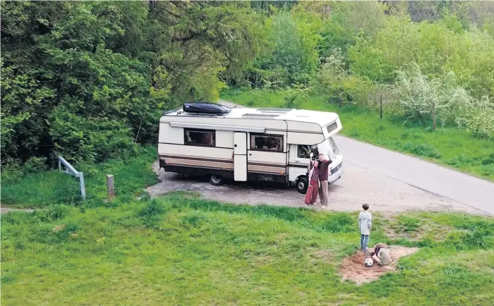  ?? Bild: Privat ?? för familjen Brinke blev karantänen droppen som fick dem att ge sig ut på en resa utan slut i sin husbil. Mästocka var ett självklart stopp för den tyska fyrabarnsf­amiljen.