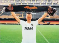  ??  ?? DE VUELTA. Cheryshev regresa a Mestalla dos años y medio después.