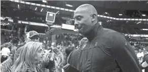  ?? CHRIS DAY/THE COMMERCIAL APPEAL ?? Memphis' head coach Penny Hardaway high fives fans while walking off the court after a Dec. 30 game in Memphis.