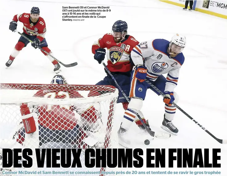  ?? PHOTO AFP ?? Sam Bennett (9) et Connor Mcdavid (97) ont jouté sur le même trio de 8-9 ans à 15-16 ans et les voilà qui s’affrontent en finale de la Coupe Stanley.