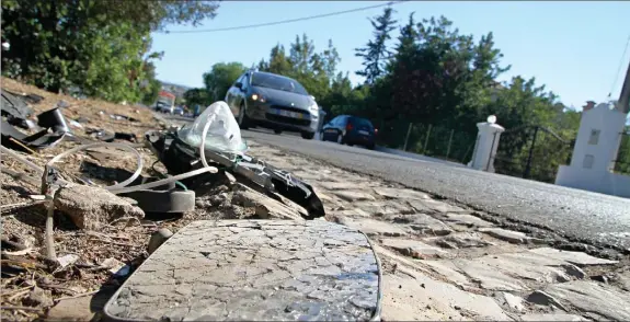  ??  ?? Homem sem carta de condução embateu na moto que seguia à frente, conduzida por um amigo que acabou por morrer, no Barreiro