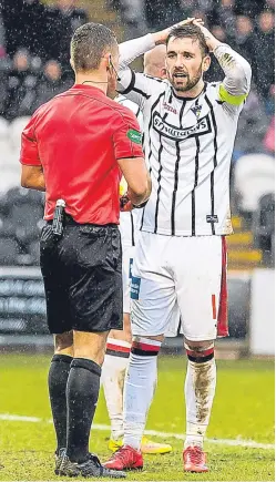  ?? Picture: SNS. ?? Nicky Clark talks to referee Nick Walsh about his penalty decision.