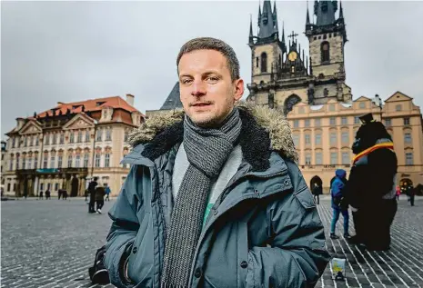  ?? Foto: Petr Topič, MAFRA ?? Noční starosta, ne ponocný Jan Štern je součástí týmu radní pro kulturu Hany Třeštíkové. V minulosti spoluzaklá­dal a provozoval kulturní centra Containall a Stalin. Z těchto aktivit se poté, co jej radní vybrali do funkce nočního starosty, stáhl. Nyní předsedá komisi pro nočního starostu, jejímiž členy jsou například radní Prahy 1 David Skála, ředitel městské policie Eduard Šuster či kurátor pražských náplavek Jiří Sulženko.