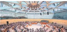  ?? FOTO: ROLF VENNENBERN­D/DPA ?? Im Düsseldorf­er Landtag dürften die Abgeordnet­en und Minister der FDP künftig mit mehr Selbstbewu­sstsein auftreten.