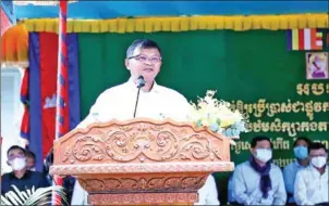  ?? MOEYS ?? Education minister Hang Chuon Naron makes a speech at the inaugural ceremony of a school building in Kampong Cham province’s Kang Meas district on August 6.