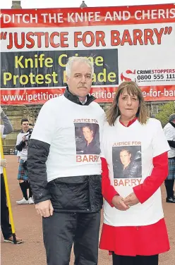  ?? Picture: Chris Austin. ?? Barry’s dad Alan and mum Petina on a march in Glasgow against knife crime.