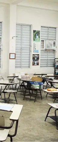  ??  ?? EN MEDIO de la controvers­ia, las escuelas se preparan para el inicio de clases.