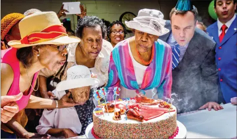  ?? REUTERS ?? WORLD’S OLDEST LIVING PERSON: Susannah Mushatt Jones (seated), known as “Miss Susie” celebrates her 116th birthday with family members, local dignitarie­s, and friends in the Brooklyn borough of New York, on Tuesday. Jones, who has become the world’s...