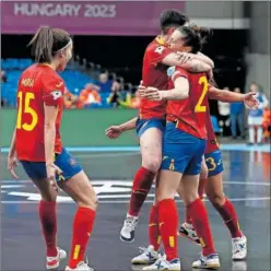  ?? ?? Las jugadoras de la Selección celebran un gol ante Portugal.