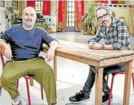  ??  ?? Luis García Berlanga Martí contaba con una forma inigualabl­e de hacer cine y su influencia dio lugar al adjetivo berlanguia­no, usado para definir situacione­s disparatad­as. A la derecha, Javier Cámara con su amigo y vecino James Rhodes.