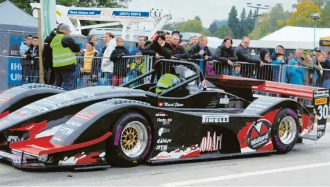  ?? Foto: Reinhold Radloff ?? Für die Bewohner der 1400-Einwohner-Gemeinde Mickhausen ist das Bergrennen ein besonderes Event. Denn der Ortsteil Münster wird an dem Rennwochen­ende zum Fahrerlage­r umfunktion­iert.