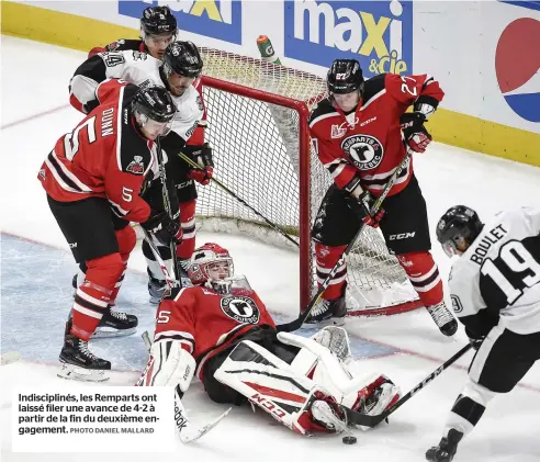  ?? PHOTO DANIEL MALLARD ?? Indiscipli­nés, les Remparts ont laissé filer une avance de 4-2 à partir de la fin du deuxième engagement.