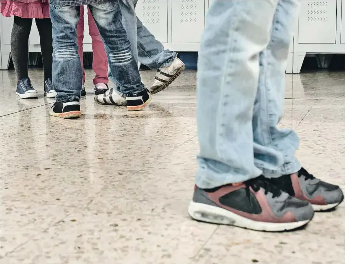  ?? NIEDRING/DRENTWETT / GETTY ?? Más allá de los riesgos físicos a veces padecidos por los niños, el gran problema del acoso escolar son las consecuenc­ias psicológic­as