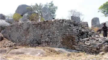  ?? ?? Chitekete Ruins, an ancient Maungwe Citadel