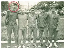  ??  ?? FORMAçãO Dedicado às atividades físicas, o interesse de Bolsonaro pela caserna surgiu em 1970, quando o Exército enfrentou a guerrilha de Carlos Lamarca no Vale do Ribeira. Aprovado nas Agulhas Negras, se tornou oficial de artilharia paraquedis­ta. A vida na pequena Eldorado, onde pescava com o pai Percy Geraldo ficou apenas para as folgas e férias