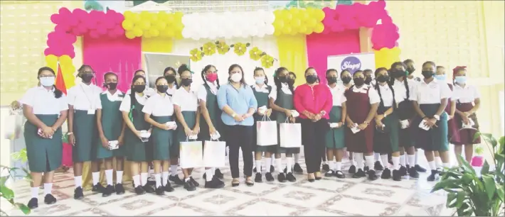  ??  ?? First Lady Arya Ali along with Minister of Education Priya Manickchan­d standing with students of secondary schools who received sanitary products.