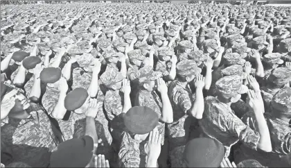  ?? Foto Francisco Olvera ?? Regular la actuación de las fuerzas armadas, tema pendiente en el Congreso de la Unión