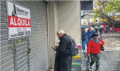  ?? (NICOLÁS BRAVO) ?? Depresión. Comerciant­es evalúan cerrar persianas por pérdidas que generan las repetidas protestas.