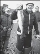  ?? FOTO: HANS PAUL ?? OFFICIELLT. Bilden av den virile och fiskande presidente­n var i hovets smak och den fick också folket se.
