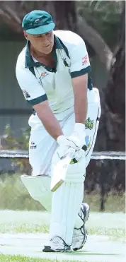  ??  ?? Anthony Hart played a watchful innings for Garfield-Tynong as Bunyip’s bowlers got on top;Photograph­s: Paul Cohen.