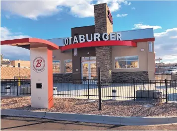  ?? COURTESY OF BLAKE’S LOTABURGER ?? Blake’s is opening its sixth store in Albuquerqu­e at this new location at Gibson and University SE. The latest store introduces a new casual/upscale design.