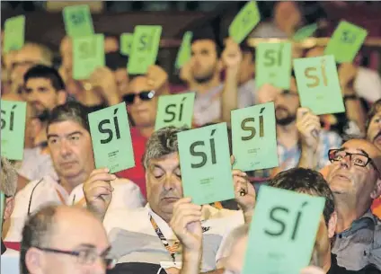  ?? FOTO: ÁLEX GALLARDO ?? Los asambleíst­as dieron su apoyo a Andreu Subies No hubo ningún tipo de discrepanc­ia en la Asamblea de la FCF