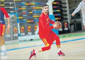  ?? FOTO: FEB ?? Jaime Fernández en una sesión de entrenamie­nto con la selección española