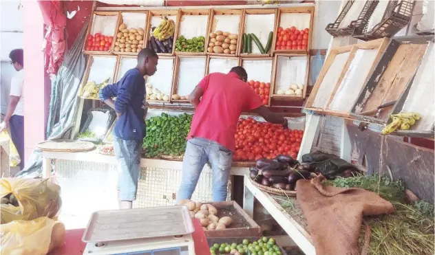  ?? Agence France-presse ?? ↑
People look for vegetables in a shop in southern Khartoum on Wednesday.