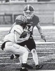  ?? Sam Roberts Photograph­y ?? Smithson Valley’s Gavin Woods (24) is an Express-news Defensive Player of the Year finalist.