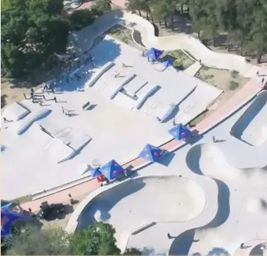  ??  ?? DEPORTE. El Parque Montenegro ofrece instalacio­nes únicas en todo el Estado para la práctica del skate.