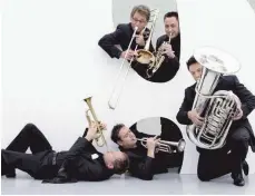  ?? FOTO: ANJA KÖHLER ?? Die fünf Musiker von Sonus Brass brechen das Konzert-Klischee eines üblichen Blechbläse­rquintetts auf.