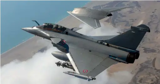  ??  ?? Si les bibliothèq­ues de menaces du SPECTRA équipant le Rafale sont constammen­t mises à jour, le système est essentiell­ement défensif. (© C. Cosmao/dassault Aviation)