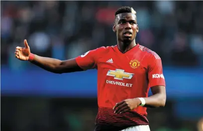  ??  ?? Paul Pogba gestures to his team-mates at Stamford Bridge